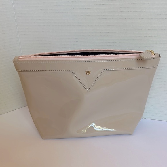 Kelly Wynne Patent Leather Go Get ‘Em Pouch- Medium - Picture 1 of 3